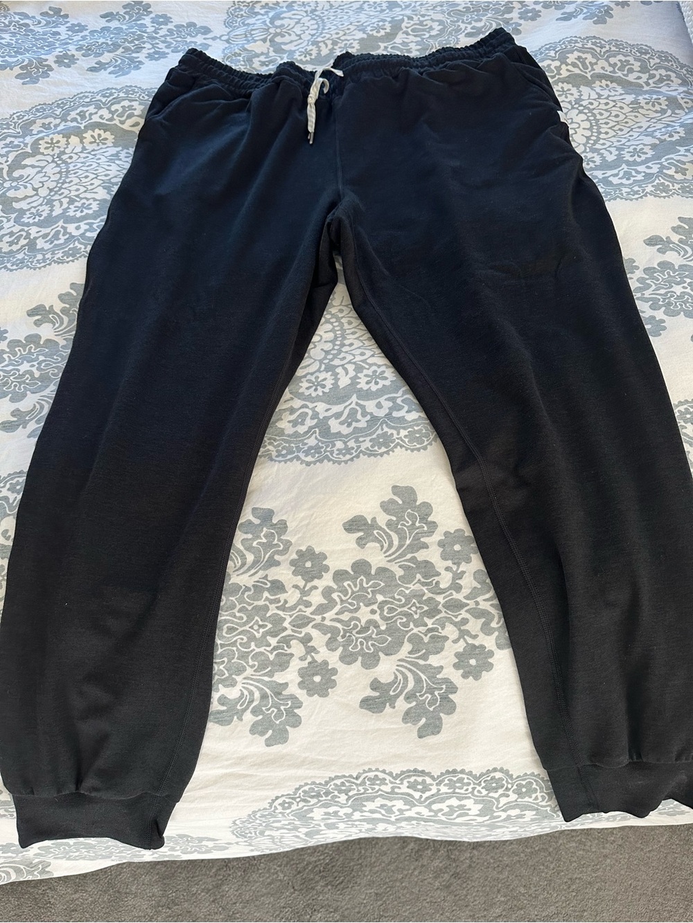 Vuori Women’s Black Drawstring Joggers